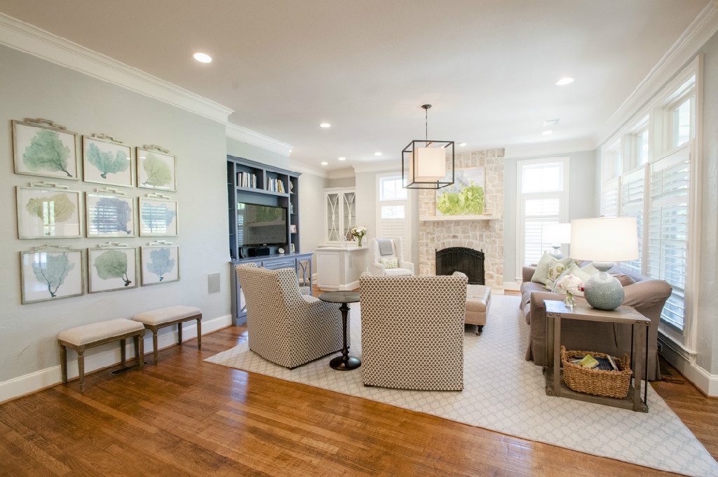 A living room with hard wood floors and furniture.