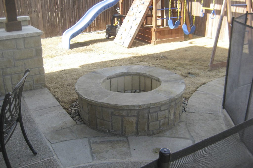 A fire pit in the middle of an outdoor area.